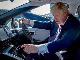 Nastupující britský premiér byl kdysi automobilový novinář, psal bizarní recenze