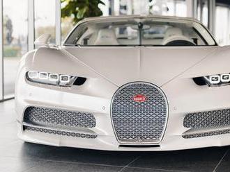Bílo–bílé Bugatti Chiron je na dnešní dobu politicky velmi nekorektní specifikace