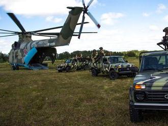Ruská armáda ukázala v akci nové bojové Lady, těžké vrtulníky je snesou kamkoli
