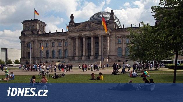 Před Reichstagem v Berlíně vznikne deset metrů široký bezpečnostní příkop