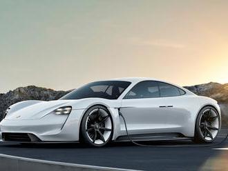 Vysoká stávka Porsche na elektromobilitu sa vypláca. Nový model prepisuje tabuľky