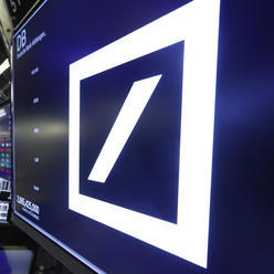 Akcie Deutsche Bank poklesli o 5 % po cistej strate v druhom stvrtroku 3,15 miliard eur