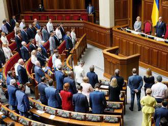 Do ukrajinského parlamentu by malo prejsť päť politických strán
