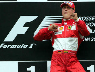 Schumacher si užíva preteky v televízii. Jeho stav sa zlepšuje