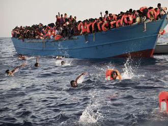 Počet obetí z potopenej lode s migrantmi pri tuniskom pobreží stúpol na 72