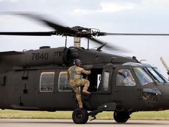 Vrtuľníky Black Hawk pristanú ešte v tomto roku, rezort obrany ich plánuje dodatočne vyzbrojiť