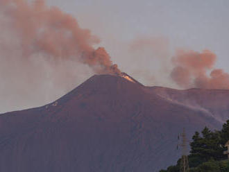Na Sicílii vybuchla sopka Etna, museli zatvoriť dve letiská