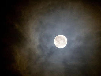 Slováci môžu v utorok vidieť čiastočné zatmenie Mesiaca