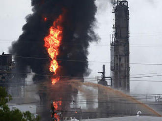 Pri výbuchu v rafinérii Exxonu v Texase sa zranilo šesť ľudí