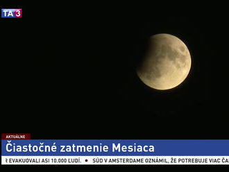 Úchvatné nebeské divadlo. Slovensko pozoruje zatmenie Mesiaca