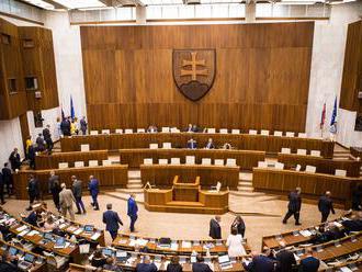 Na Slovensku vznikli v tomto roku zatiaľ štyri politické strany, zrušená nebola žiadna