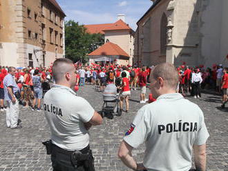 V uliciach Bratislavy sa stretli zástancovia tradičnej rodiny, LGBTI aj kotlebovci: Polícia o incide