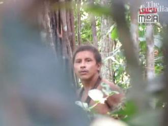 VIDEO Aktivisti nakrútili v amazonskom dažďovom pralese nedotknutý domorodý kmeň