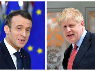 Prezident Macron a britský premiér Johnson spolu telefonovali, budú rokovať o brexite