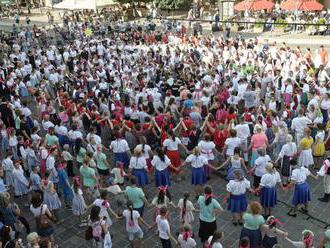 Foto: Vyše sedemsto tanečníkov karičky vytvorilo záznam do Knihy slovenských rekordov