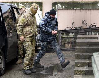 Rusko má prepustiť zadržaných ukrajinských námorníkov, s Kyjevom pripravujú výmenu zajatcov