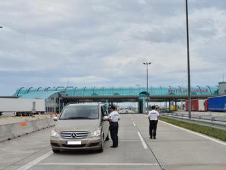 Diaľničiari spolu s políciou zintenzívnia kontroly diaľničných známok na hraničných priechodoch