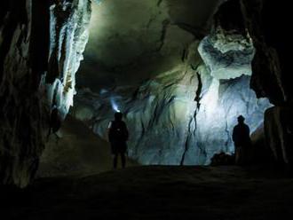 Dvaja speleológovia uviazli v najhlbšej jaskyni v Tatrách, záchranári sa strachujú o ich život