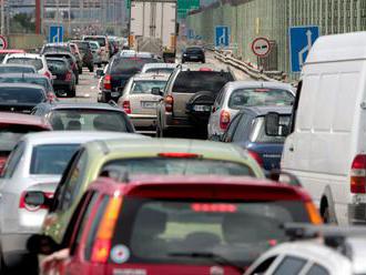 Zdieľané autá majú byť receptom na efektívnejšiu dopravu, Slováci si ich zatiaľ požičiavať nechcú