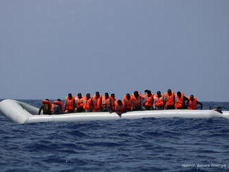 Francúzska pobrežná hliadka zachránila v Lamanšskom prielive migrantov