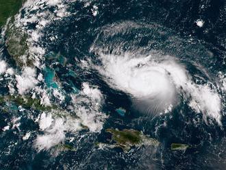 Hurricane Dorian: How Verizon, AT&T, T-Mobile, Sprint plan to help customers     - CNET
