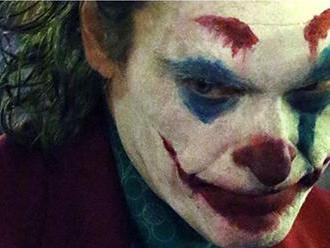 Joker early reviews: 'Dark, sick, twisted' and an Oscar contender     - CNET