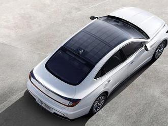 Hyundai představil hybridní elektromobil se solárními panely na střeše