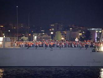 Malta převzala 356 migrantů z lodě Ocean Viking. Na povolení přistát čekala loď přes deset dní