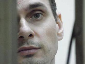 Medzi Ruskom a Ukrajinou údajne prebehla výmena väzňov, medzi nimi má byť aj filmár Sencov
