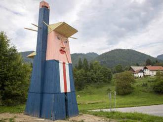 V obci v Slovinsku postavili sochu Donalda Trumpa, miestni ju navrhujú spáliť
