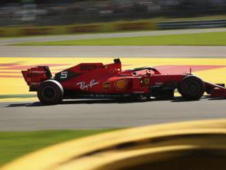 Jazdci Ferrari dominovali po letnej prestávke prvým tréningom na Veľkej cene Belgicka
