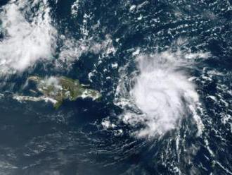Hurikán Dorian zosilnel a už ako extrémne nebezpečný sa blíži k Bahamám