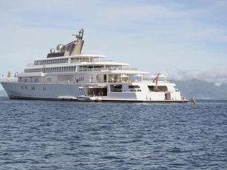 The Margin: This is what $120 billion-plus in net worth looks like on the deck of a boat