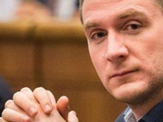 Europoslanec Uhrík sa po dvoch rokoch ospravedlnil šéfovi Múzea SNP Mičevovi