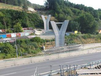 Diaľnica pri Prešove rastie do dĺžky, výšky aj hĺbky. Pozrite si video