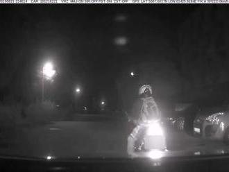 Zdrogovaný motorkár unikal pred policajtmi v protismere