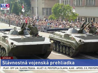 Banskou Bystricou sa presúvali tanky, pochodovali stovky vojakov