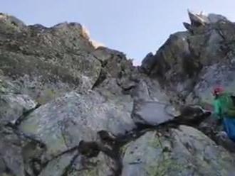 Časť tatranského vrcholu sa mala zrútiť, turisti natočili video