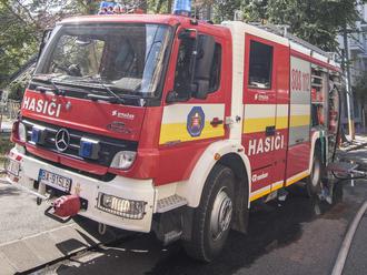 V Košiciach niekto zapálil kontajnery: Odniesli si to aj autá v okolí, škoda za tisíce eur