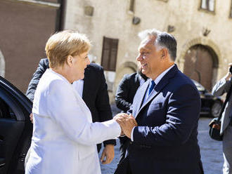 Merkelová na vzácnej návšteve v Maďarsku: Orbán po stretnutí so žiadosťou na EÚ