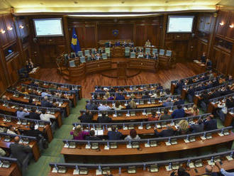 V Kosove sa schyľuje k predčasným voľbám, poslanci na mimoriadnej schôdzi rozpustili parlament