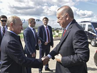 Erdogan otvoril leteckú šou v Moskve, vzťahy Ruska a Turecka vyvolali znepokojenie v NATO