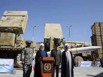 Irán úspešne otestoval novú raketu, Rúhaní tiež predstavil systém protivzdušnej obrany Bavar-373