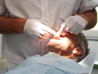Pacienti si za protézy musia doplácať, podľa zubných technikov by poisťovne mali prispievať viac