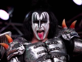 Kiss zrušili koncert, Gene Simmons má zdravotné problémy