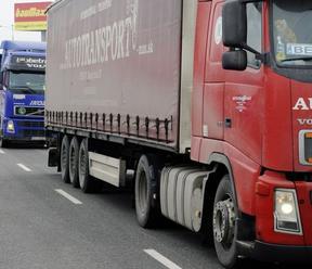 V Komárne odklonili dopravu pre kamióny, chcú znížiť zaťaženie Vážskeho mosta