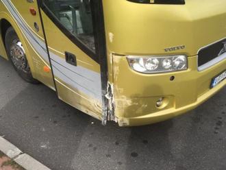 Řidič busu na Liberecku omdlel za jízdy, volant převzal cestující