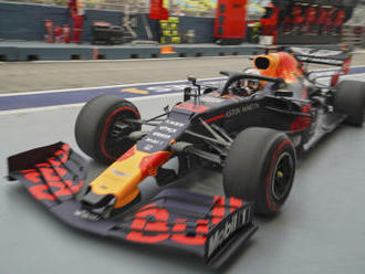 První trénink F1 v Singapuru patřil Verstappenovi, Bottas boural