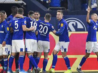 Fotbalisté Schalke se po výhře nad Mohučí dotáhli na vedoucí Lipsko