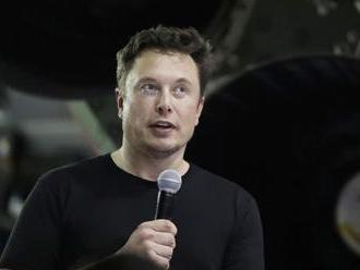 Elon Musk predstavil novú kozmickú loď, schopnú kolmého pristátia